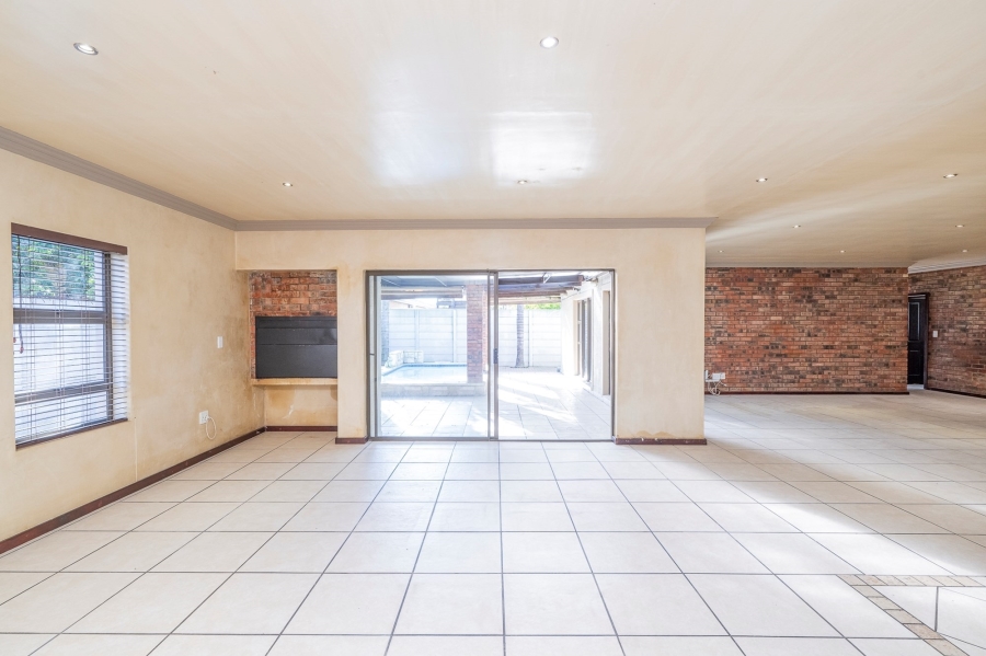 4 Bedroom Property for Sale in Sonkring Western Cape